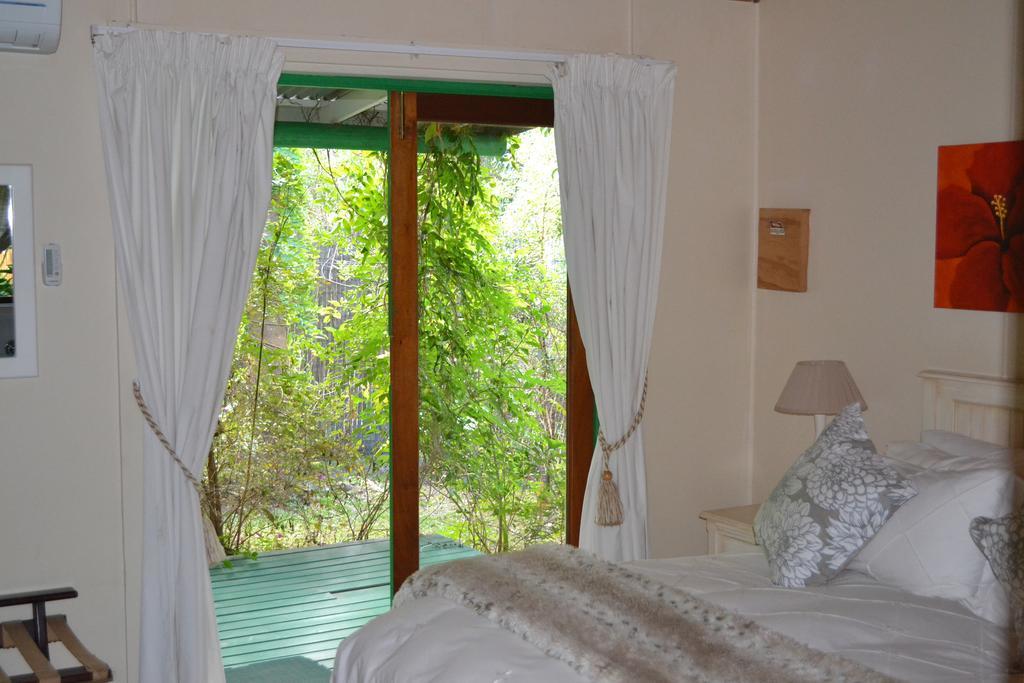 Tsitsikhaya Lodge สตอร์มริเวอร์ ภายนอก รูปภาพ