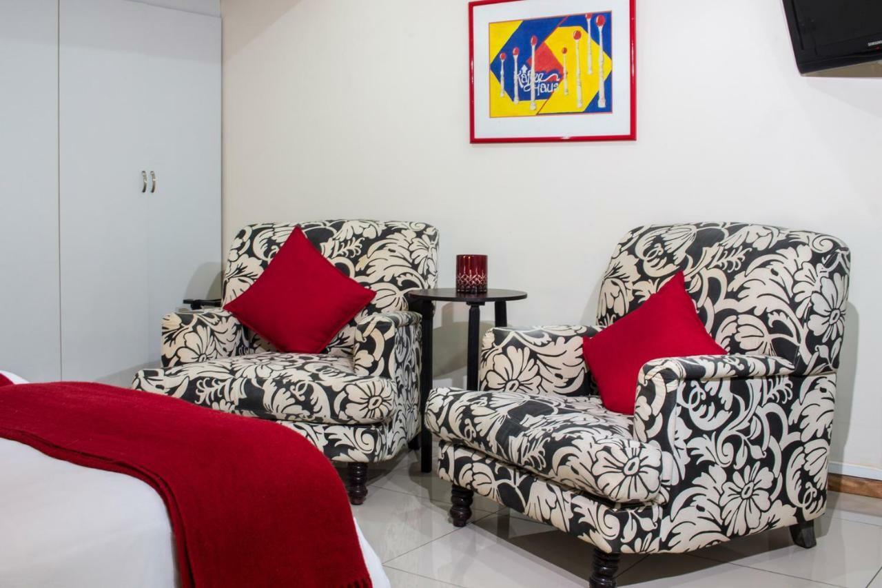 Tsitsikhaya Lodge สตอร์มริเวอร์ ภายนอก รูปภาพ