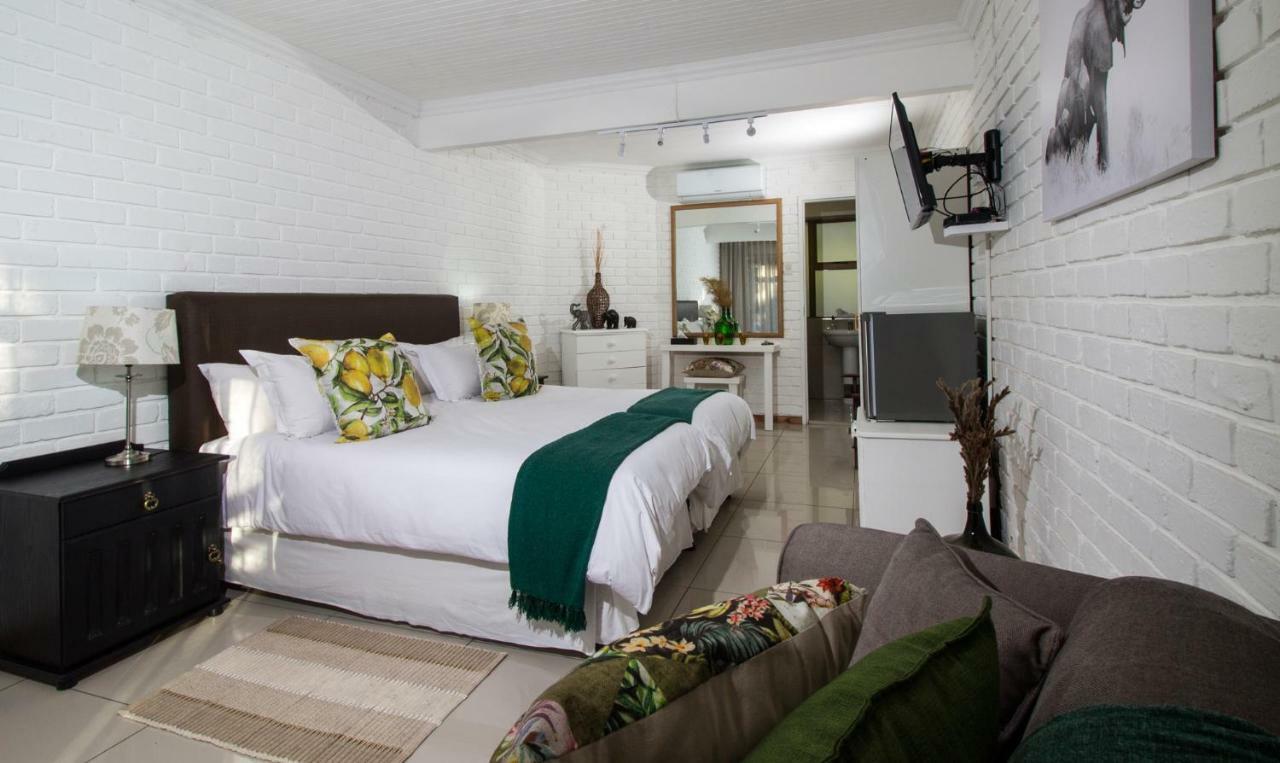 Tsitsikhaya Lodge สตอร์มริเวอร์ ภายนอก รูปภาพ